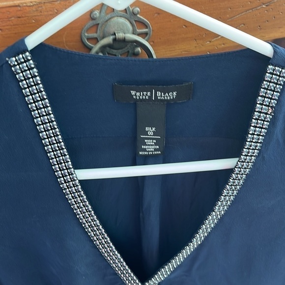 WHBM Women’s SILK V-neck blouse, size small. - Picture 2 of 7